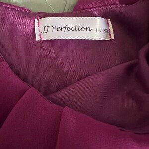 Ladies purple tank. Shows 2x fits like a large